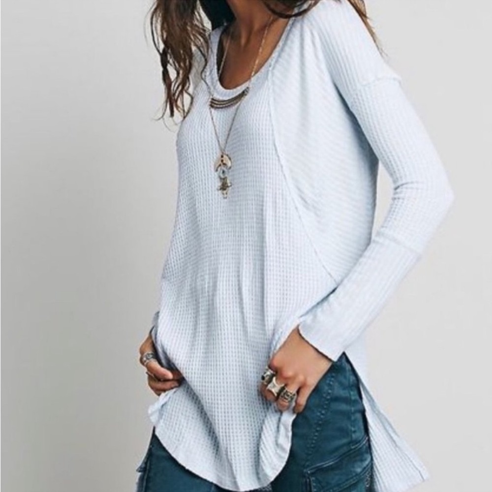 FREE PEOPLE OVERSIZED LIGHT BLUE GRAY WAFFLE KNIT HIGH LOW LONG SLEEVE T…